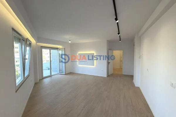 Shitet apartament 2+1+2 tualete tek Kodra e Priftit , buze Unazes se madhe ! ! 155k !12