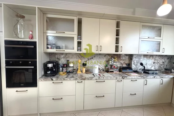 Shtepi me qera 2+1 ne Tirane - 1,500 Euro
