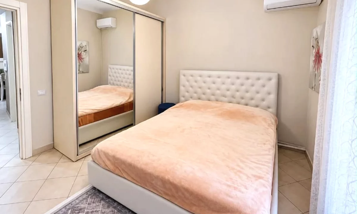 Shtepi me qera Apartament ne Tirane, 2+1, Mobilimi E mobiluar, Pagesa 800  Euro.