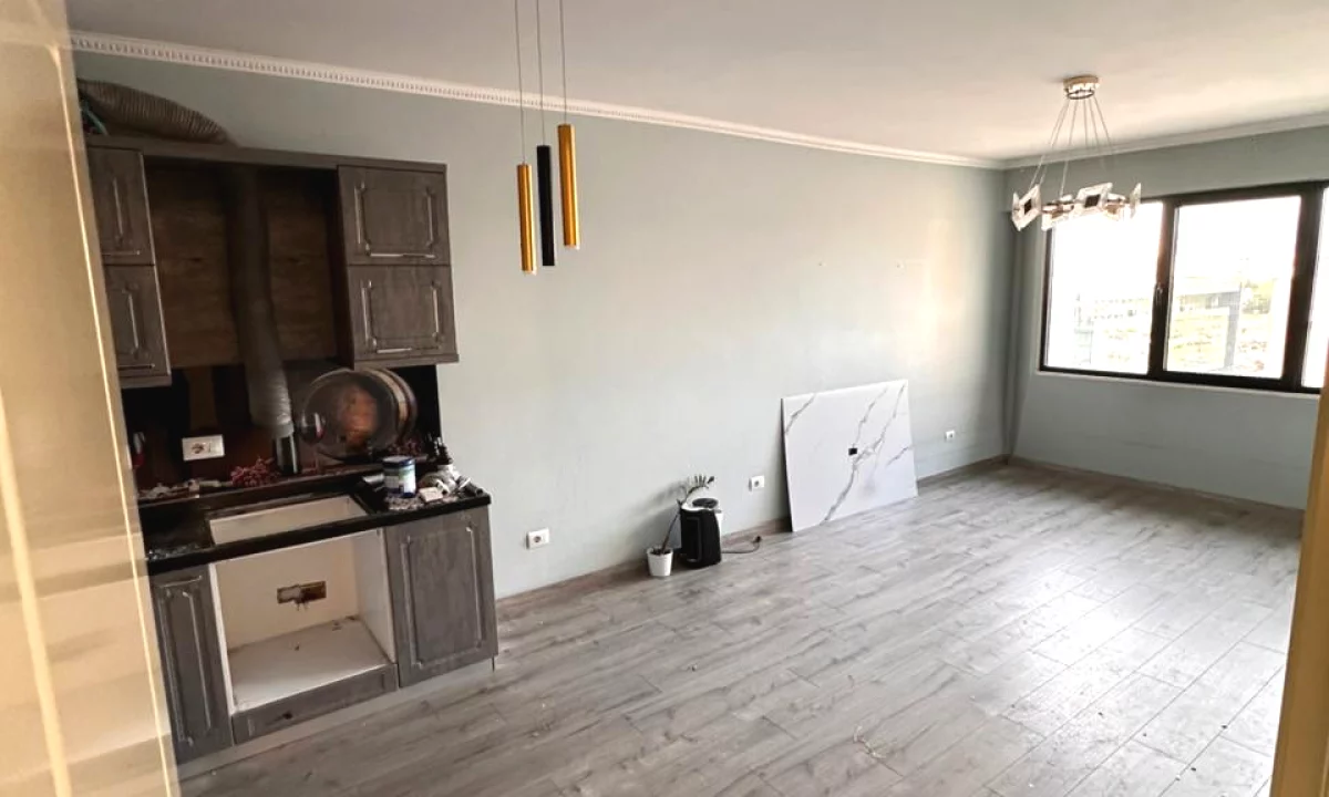 Casa in vendita Appartamento a Tirana, 2+1, Ambiente Vuoto, Pagamento 165,000  Euro.
