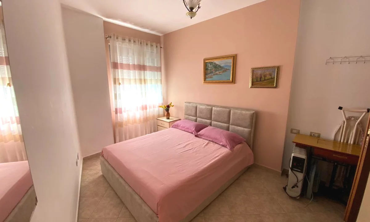 Shtepi me qera Apartament ne Tirane, 2+1, Mobilimi E mobiluar, Pagesa 700  Euro.