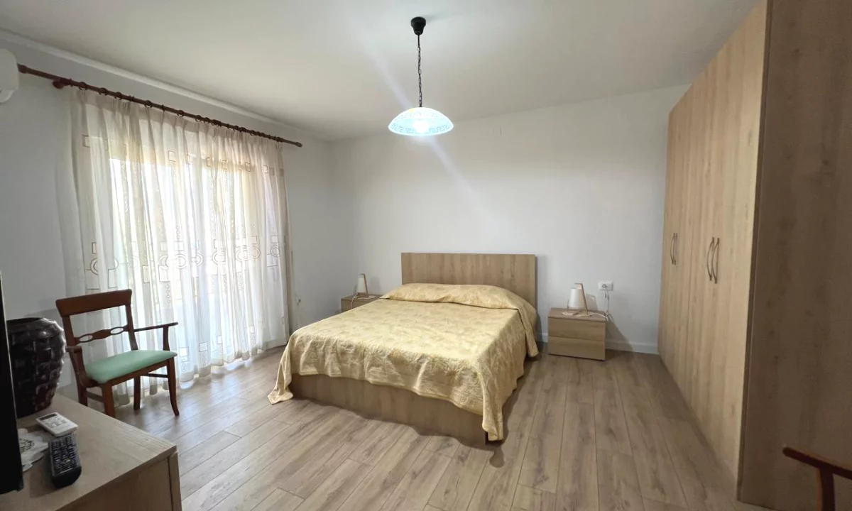 Shtepi me qera Apartament ne Tirane, 2+1, Mobilimi E mobiluar, Pagesa 900  Euro.