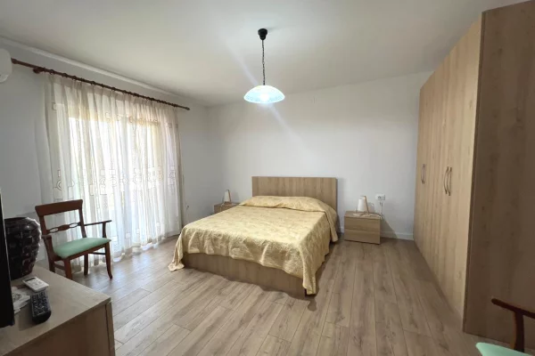 Shtepi me qera 2+1 ne Tirane - 900 Euro