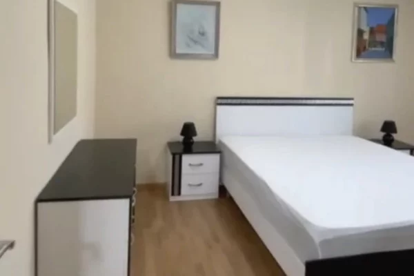 Jepet apartament 2+1 me qira tek Rruga e Durresit , prane Hotel Eden>75 eu!>