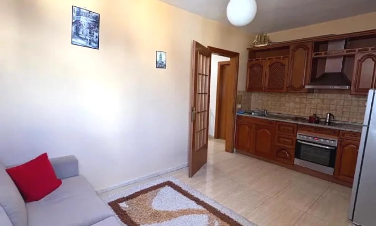Shtepi me qera Apartament ne Tirane, 1+1, Mobilimi E mobiluar, Pagesa 500  Euro.