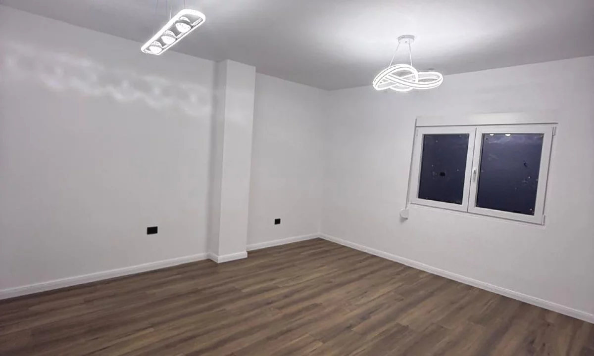 Shtepi ne shitje Apartament ne Tirane, 2+1, Mobilimi Bosh, pa mobiluar, Pagesa 180,000  Euro.