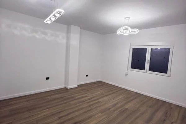 Shtepi ne shitje 2+1 ne Tirane - 180,000 Euro