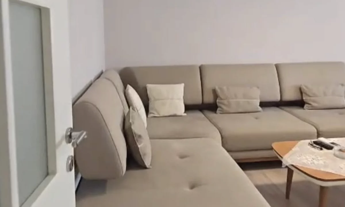 Shtepi ne shitje Apartament ne Tirane, 2+1, Mobilimi E mobiluar, Pagesa 160,000  Euro.