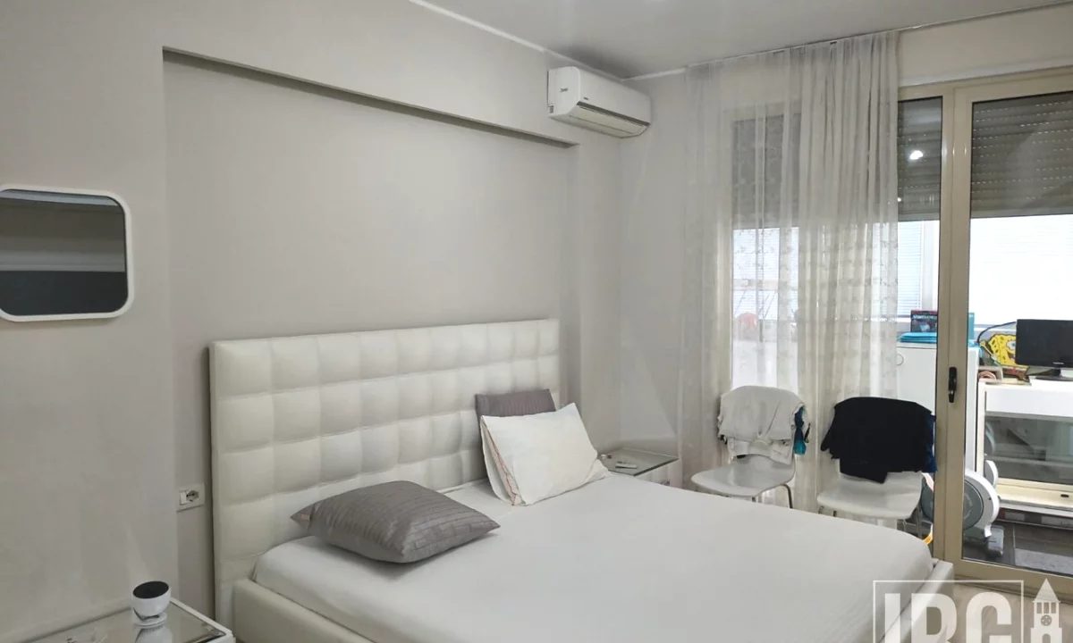 Shtepi ne shitje Apartament ne Tirane, 2+1, Mobilimi E mobiluar, Pagesa 360,000  Euro.