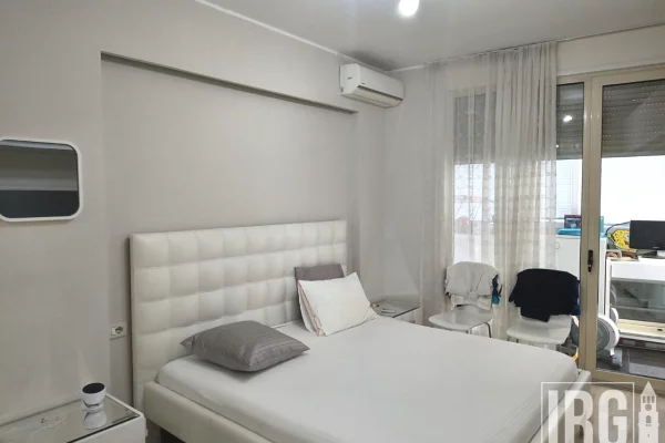 Shitet apartament 2+1+2+Verande tek Komuna e Parisit , prane Krital Center>360k!!>1