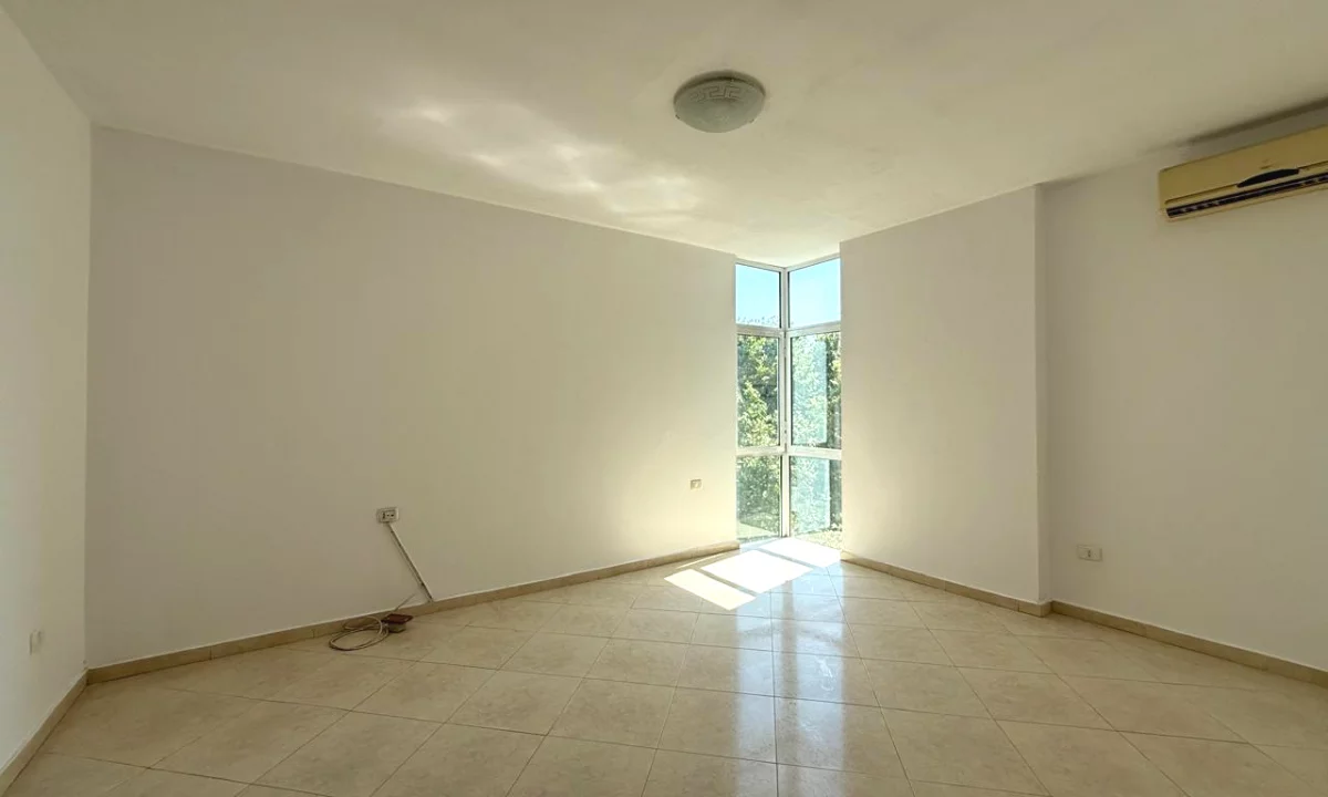 Shtepi ne shitje Apartament ne Tirane, 2+1, Mobilimi Bosh, pa mobiluar, Pagesa 320,000  Euro.