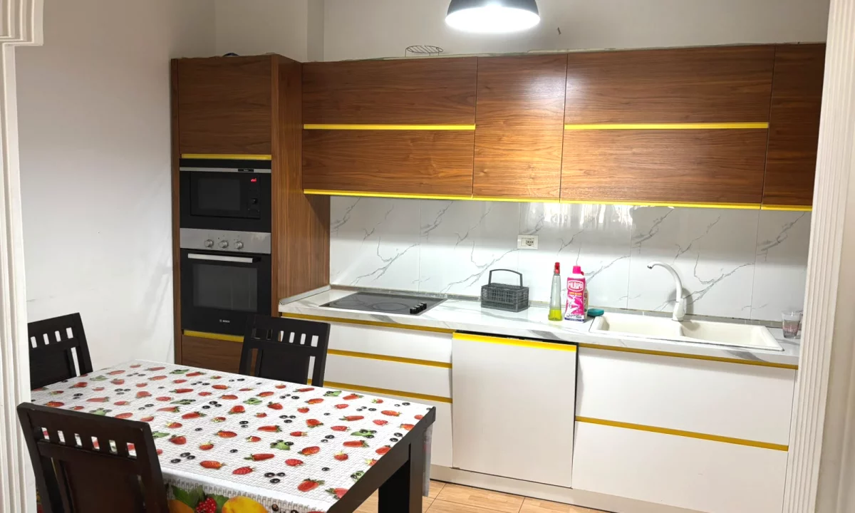 Shtepi me qera Apartament ne Tirane, 2+1, Mobilimi E mobiluar, Pagesa 550  Euro.