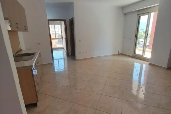 Jepet apartament 2+1 me qira (per zyre apo banim) tek Kompleksi Delijorgji <jo cc?<!