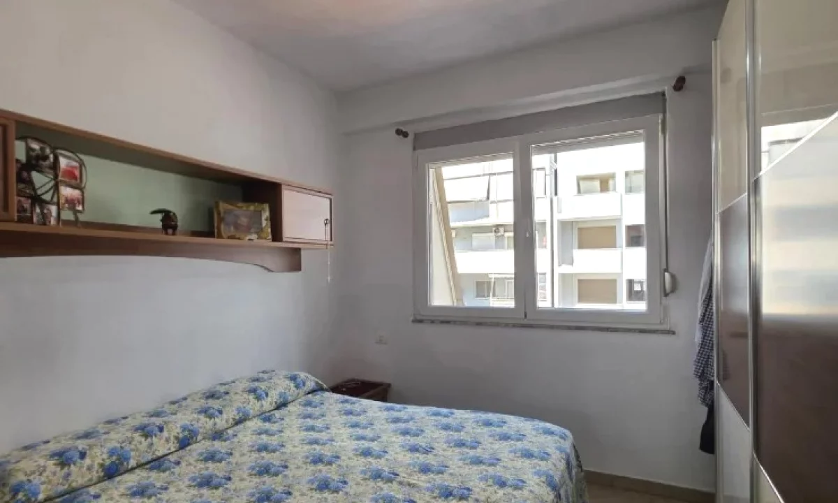 Shtepi ne shitje Apartament ne Tirane, 2+1, Mobilimi Pjeserisht e mobiluar, Pagesa 139,000  Euro.