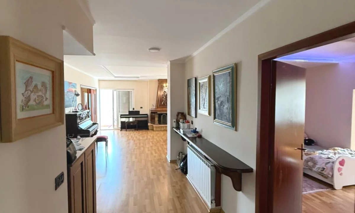 Shtepi me qera Apartament ne Tirane, 2+1, Mobilimi E mobiluar, Pagesa 2,000  Euro.