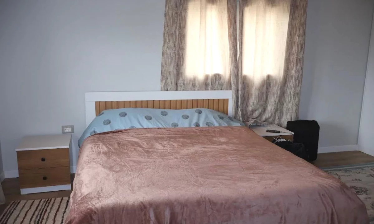Shtepi me qera Apartament ne Tirane, 1+1, Mobilimi E mobiluar, Pagesa 500  Euro.