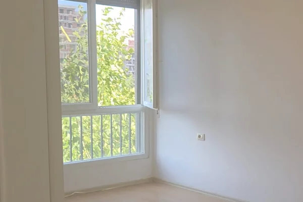 Ambient biznesi me qera 3+1 ne Tirane - 450 Euro