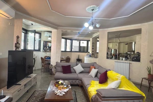 Shtepi me qera 7+1 ne Tirane - 3,500 Euro