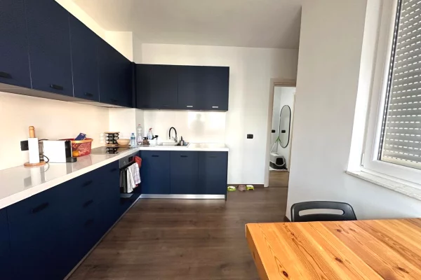 Shtepi me qera 2+1 ne Tirane - 1,300 Euro