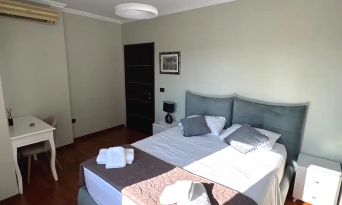 Shtepi me qera Apartament ne Tirane, 2+1, Mobilimi E mobiluar, Pagesa 1,500  Euro.
