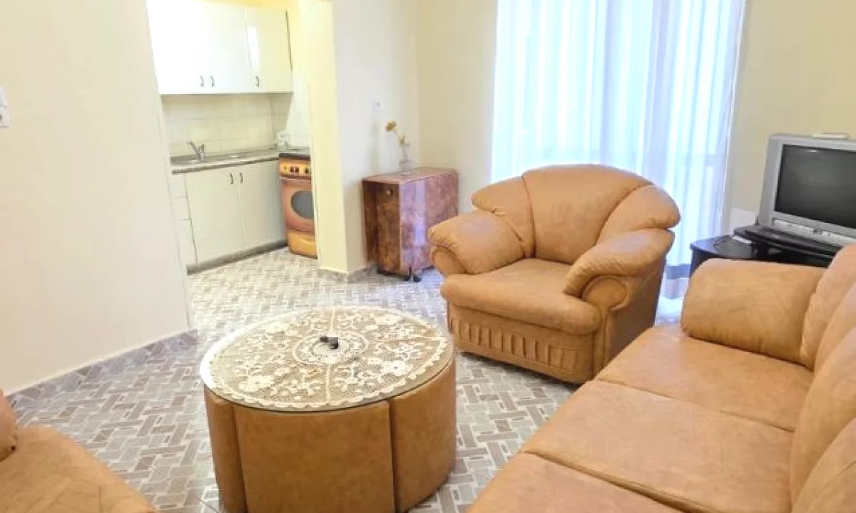 Shtepi me qera Apartament ne Tirane, 3+1, Mobilimi E mobiluar, Pagesa 600  Euro.