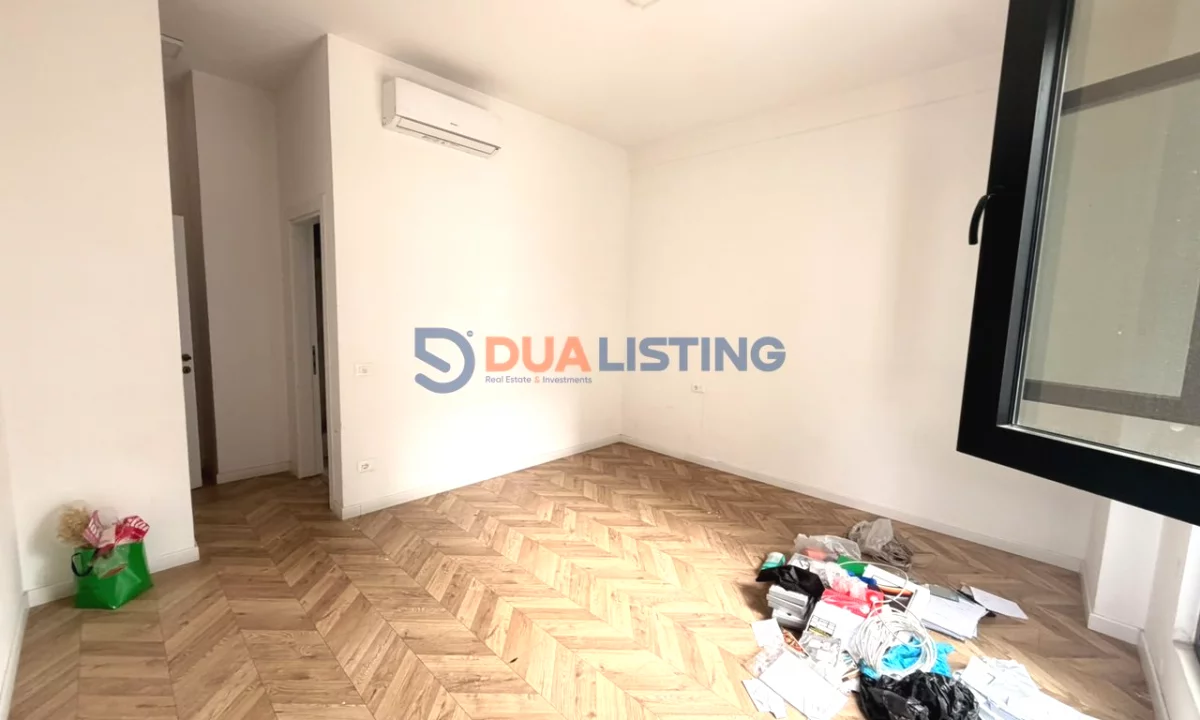 Jepet ambient biznesi per zyre + 2 poste parkimi me qira tek Kompleksi Arlis , Square 21 <!supercmim