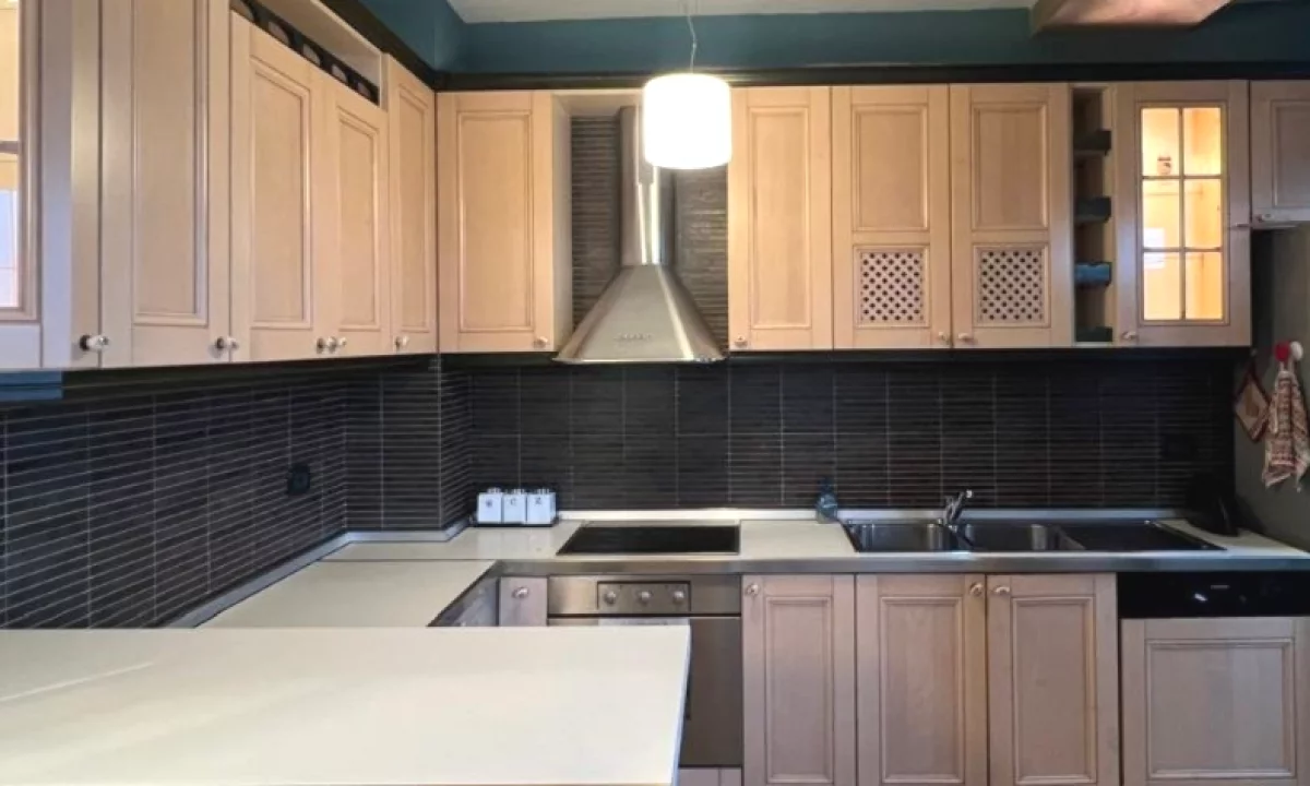 Shtepi ne shitje Apartament ne Tirane, 2+1, Mobilimi E mobiluar, Pagesa 250,000  Euro.