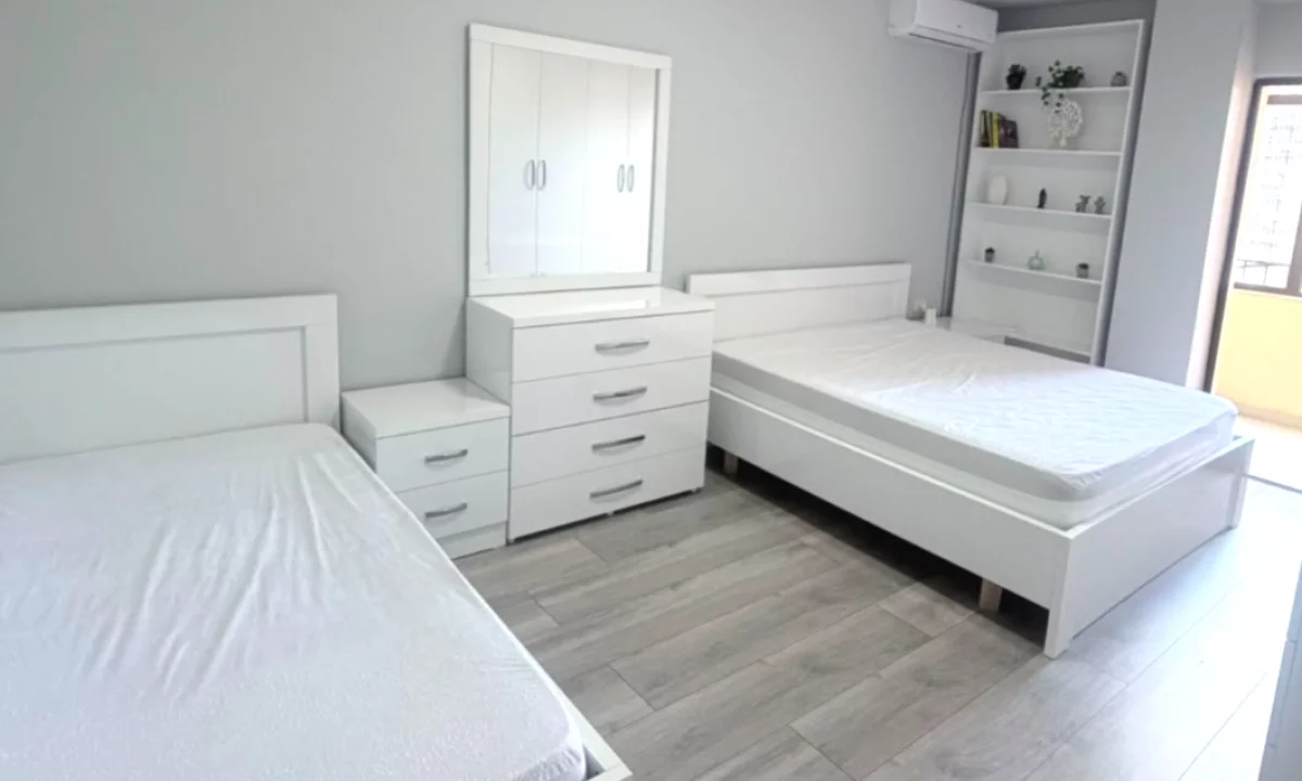 Shtepi ne shitje Apartament ne Tirane, 2+1, Mobilimi E mobiluar, Pagesa 250,000  Euro.