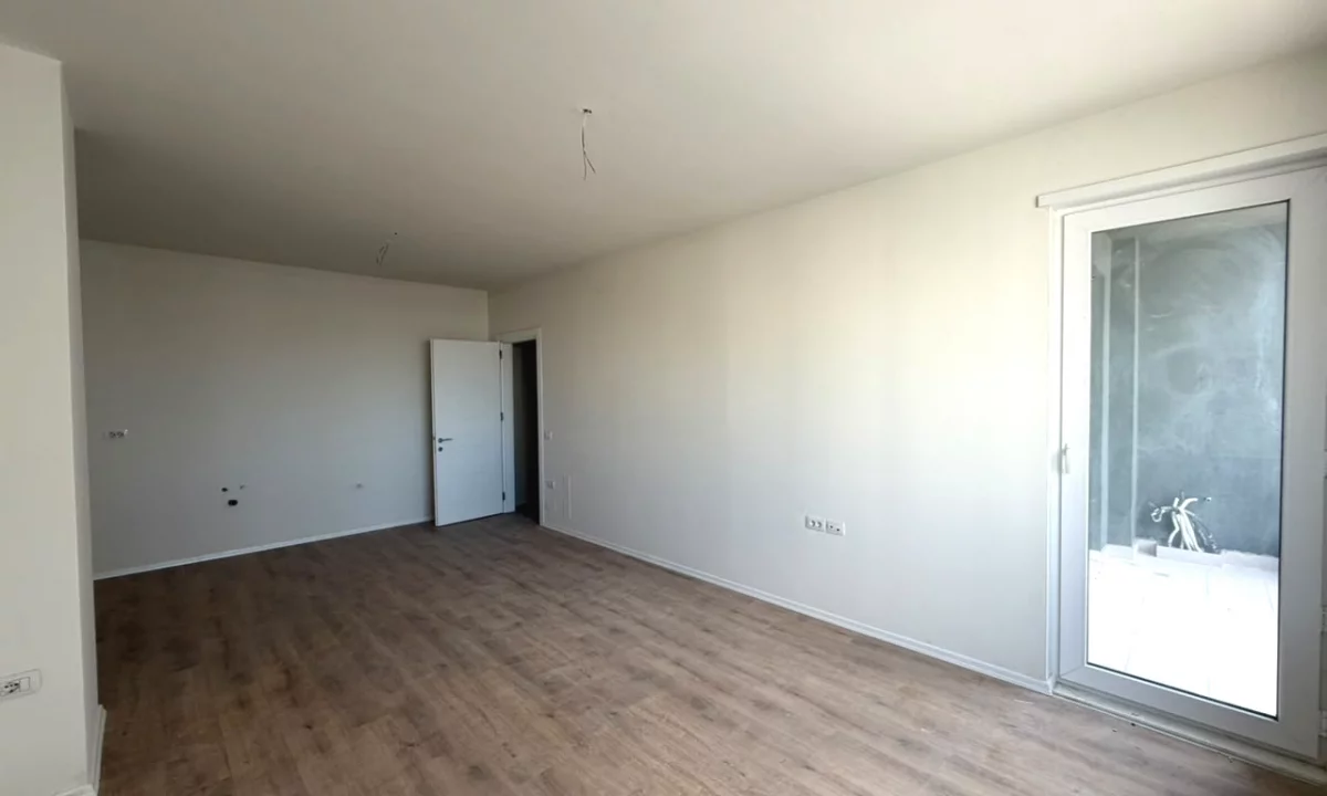 Shtepi ne shitje Apartament ne Tirane, 2+1, Mobilimi Bosh, pa mobiluar, Pagesa 117,000  Euro.