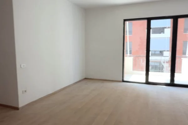 Ambient biznesi me qera 3+1 ne Tirane - 900 Euro