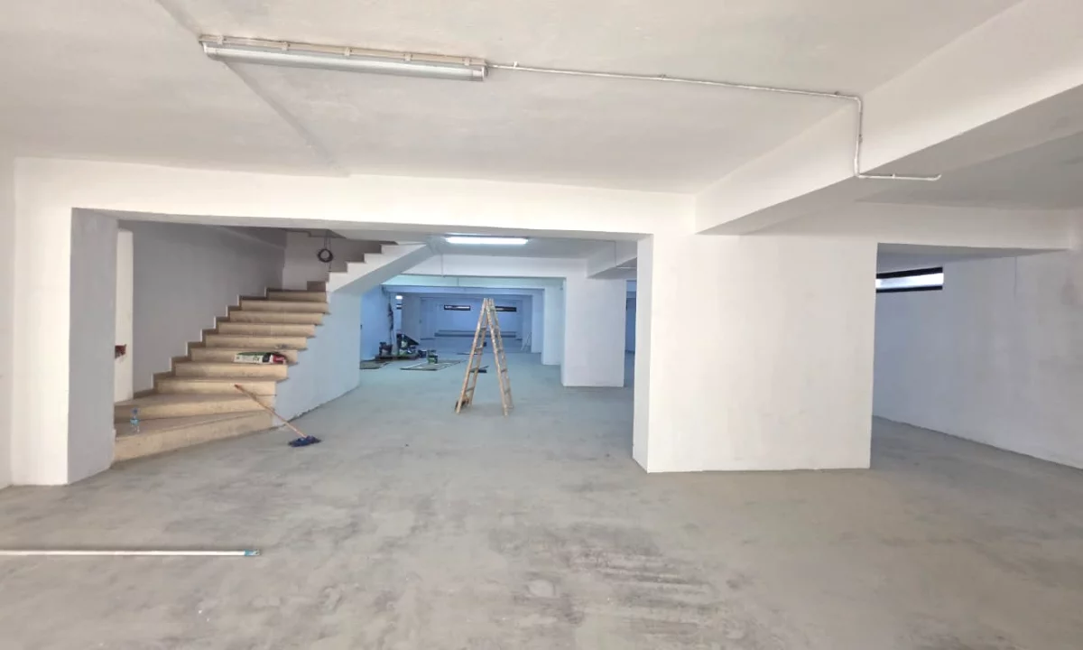 Jepet ambient biznesi me qira tek Rruga Dritan Hoxha , Laprake !7k ne muaj netto !>!@>
