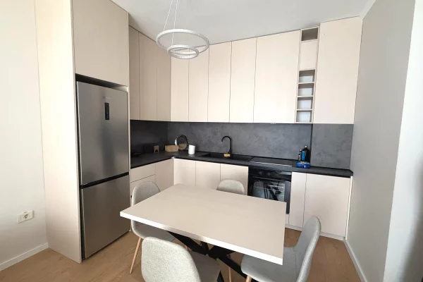 Shtepi me qera 2+1 ne Tirane - 1,000 Euro