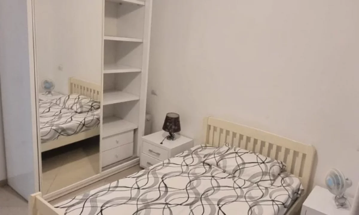 Shtepi me qera Apartament ne Tirane, 2+1, Mobilimi E mobiluar, Pagesa 800  Euro.