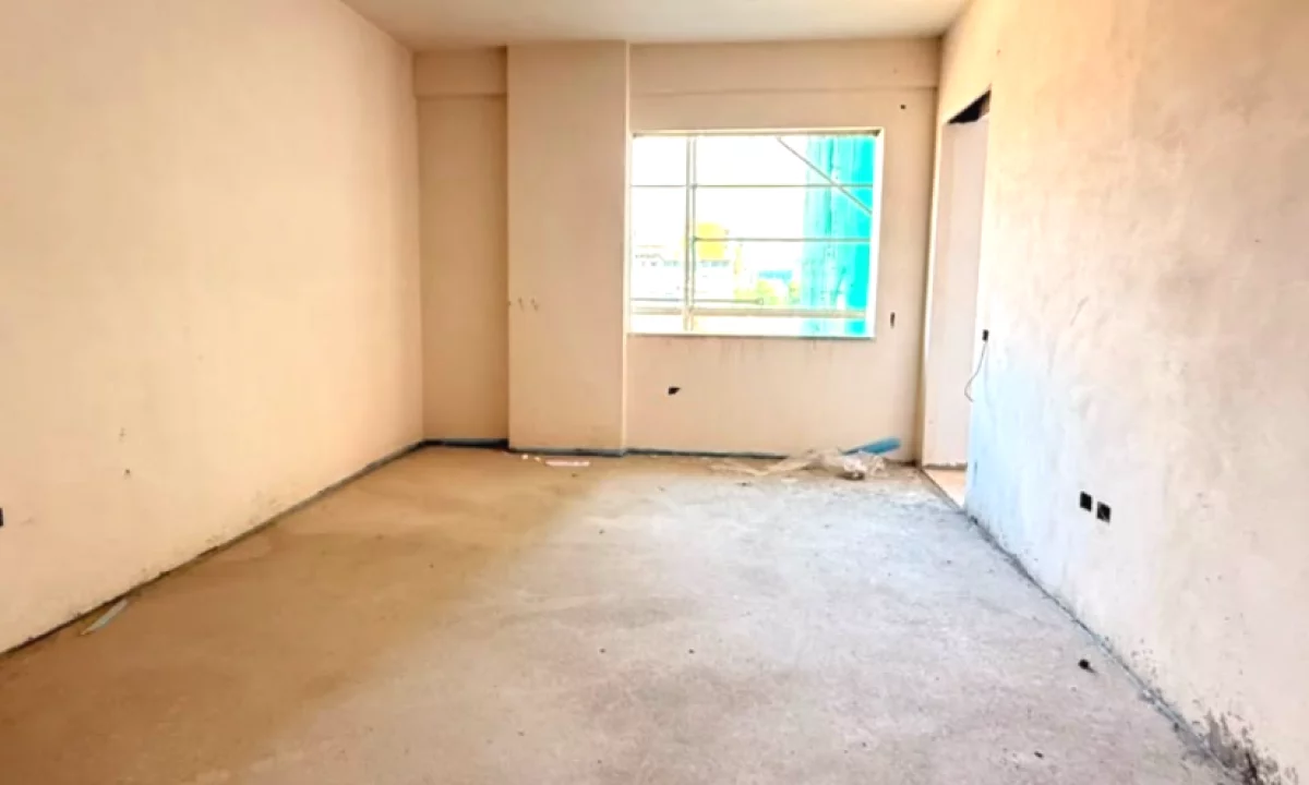 Shtepi ne shitje Apartament ne Tirane, 1+1, Mobilimi Bosh, pa mobiluar, Pagesa 144,000  Euro.