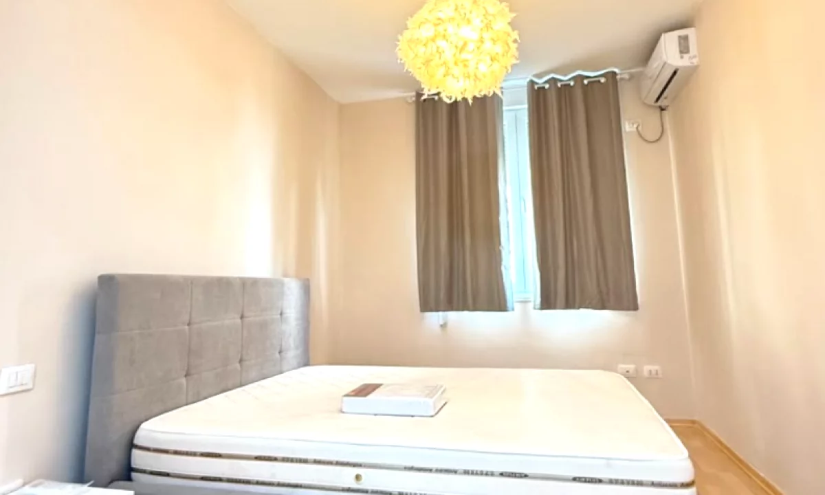 Shtepi me qera Apartament ne Tirane, 2+1, Mobilimi E mobiluar, Pagesa 700  Euro.
