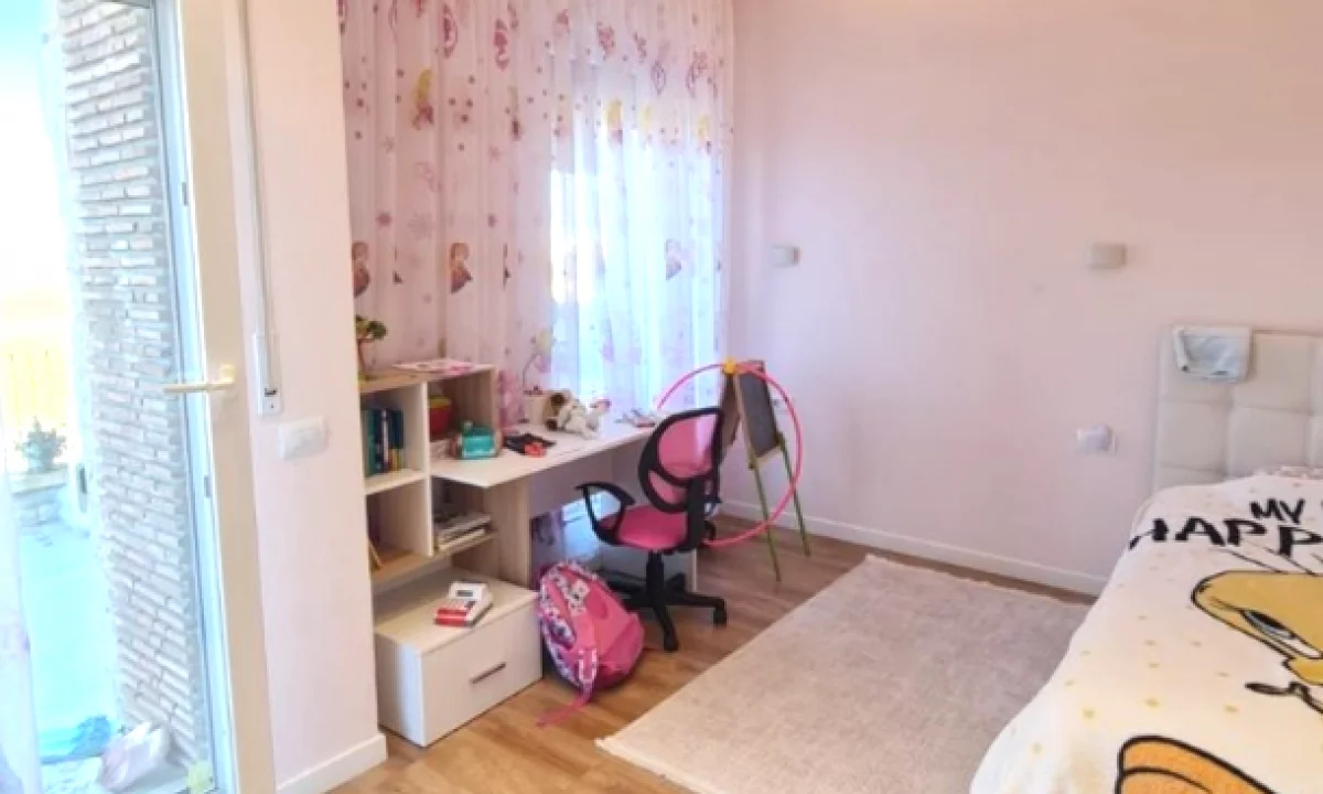 Shtepi ne shitje Apartament ne Tirane, 3+1, Mobilimi E mobiluar, Pagesa 420,000  Euro.