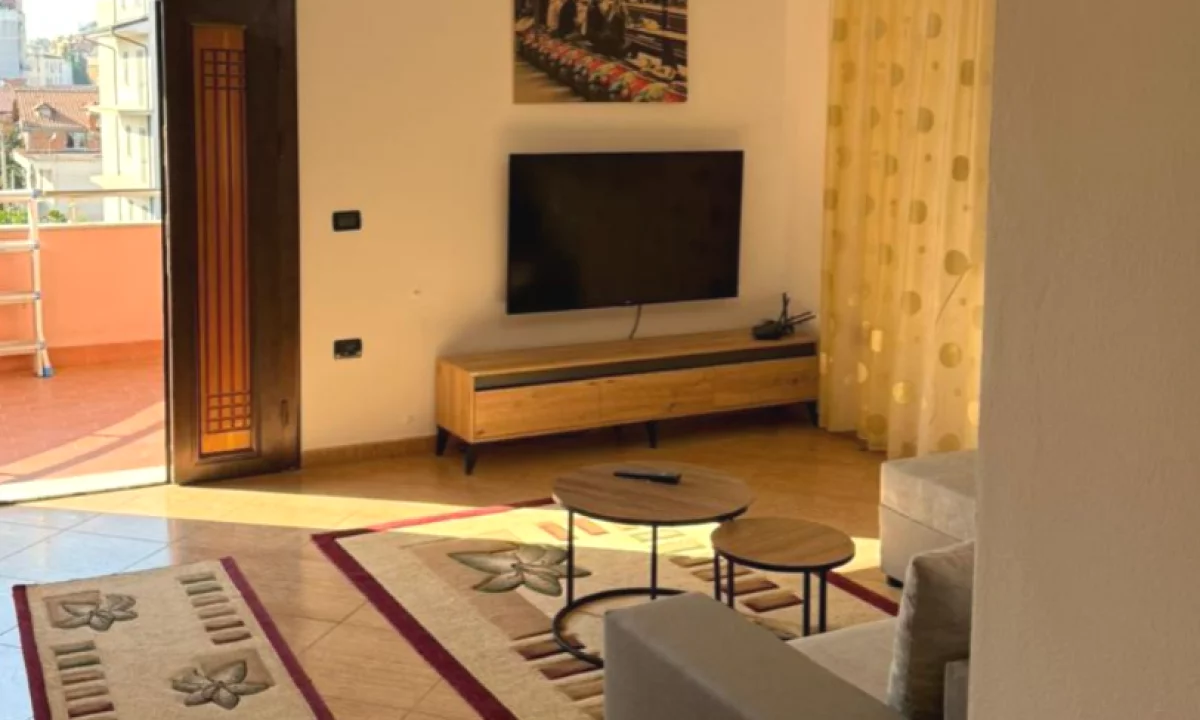 Shtepi me qera Apartament ne Tirane, 3+1, Mobilimi E mobiluar, Pagesa 600  Euro.