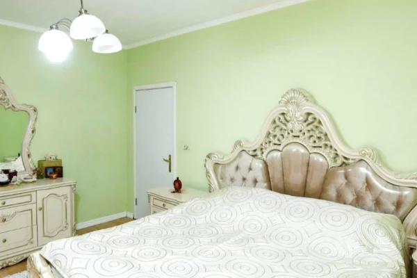 Shtepi me qera 2+1 ne Tirane - 800 Euro