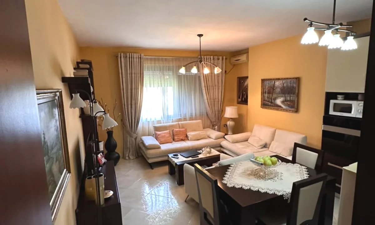 Shtepi ne shitje Apartament ne Tirane, 2+1, Mobilimi E mobiluar, Pagesa 150,000  Euro.