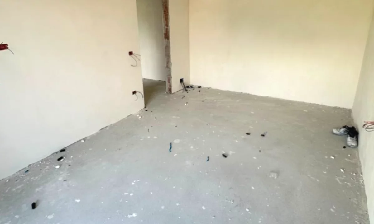 Shtepi ne shitje Apartament ne Tirane, 1+1, Mobilimi Bosh, pa mobiluar, Pagesa 160,000  Euro.