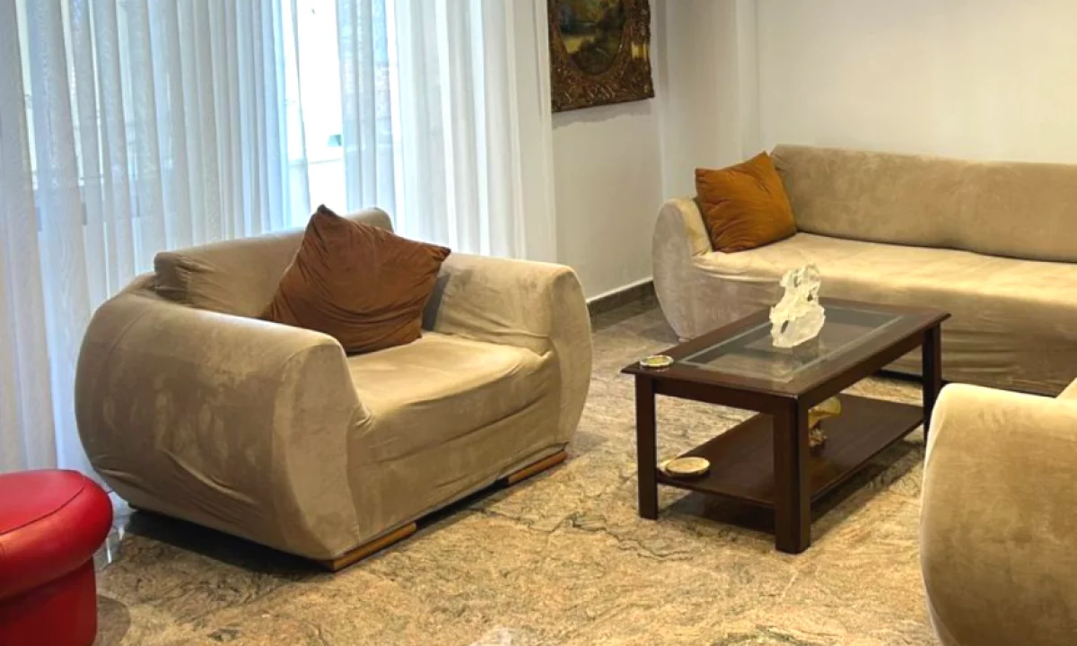 Shtepi me qera Apartament ne Tirane, 2+1, Mobilimi E mobiluar, Pagesa 900  Euro.