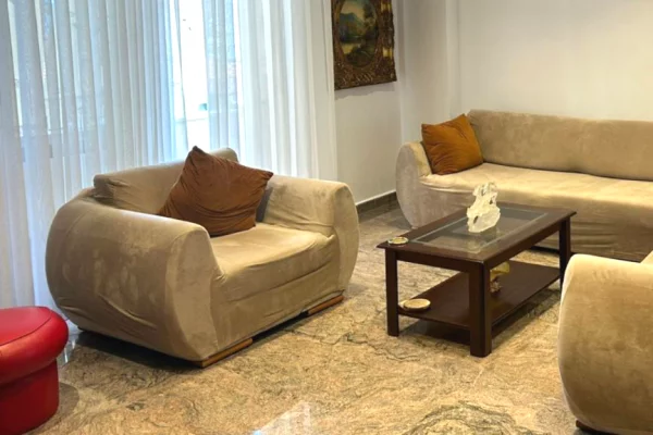 Shtepi me qera 2+1 ne Tirane - 900 Euro