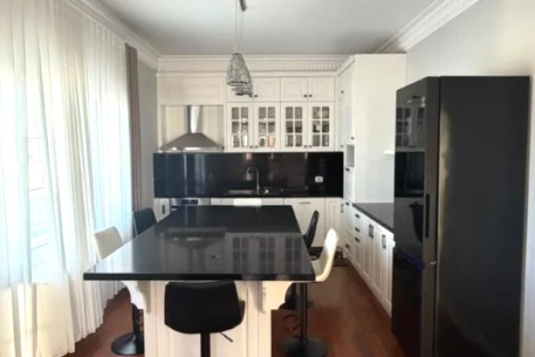 Shtepi me qera 2+1 ne Tirane - 800 Euro