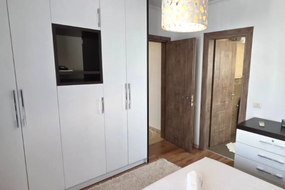 Shtepi me qera Apartament ne Tirane, 2+1, Mobilimi E mobiluar, Pagesa 950  Euro.