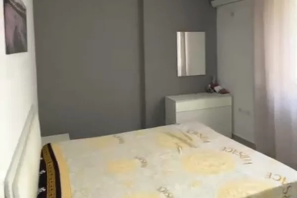 Shtepi me qera 2+1 ne Tirane - 750 Euro