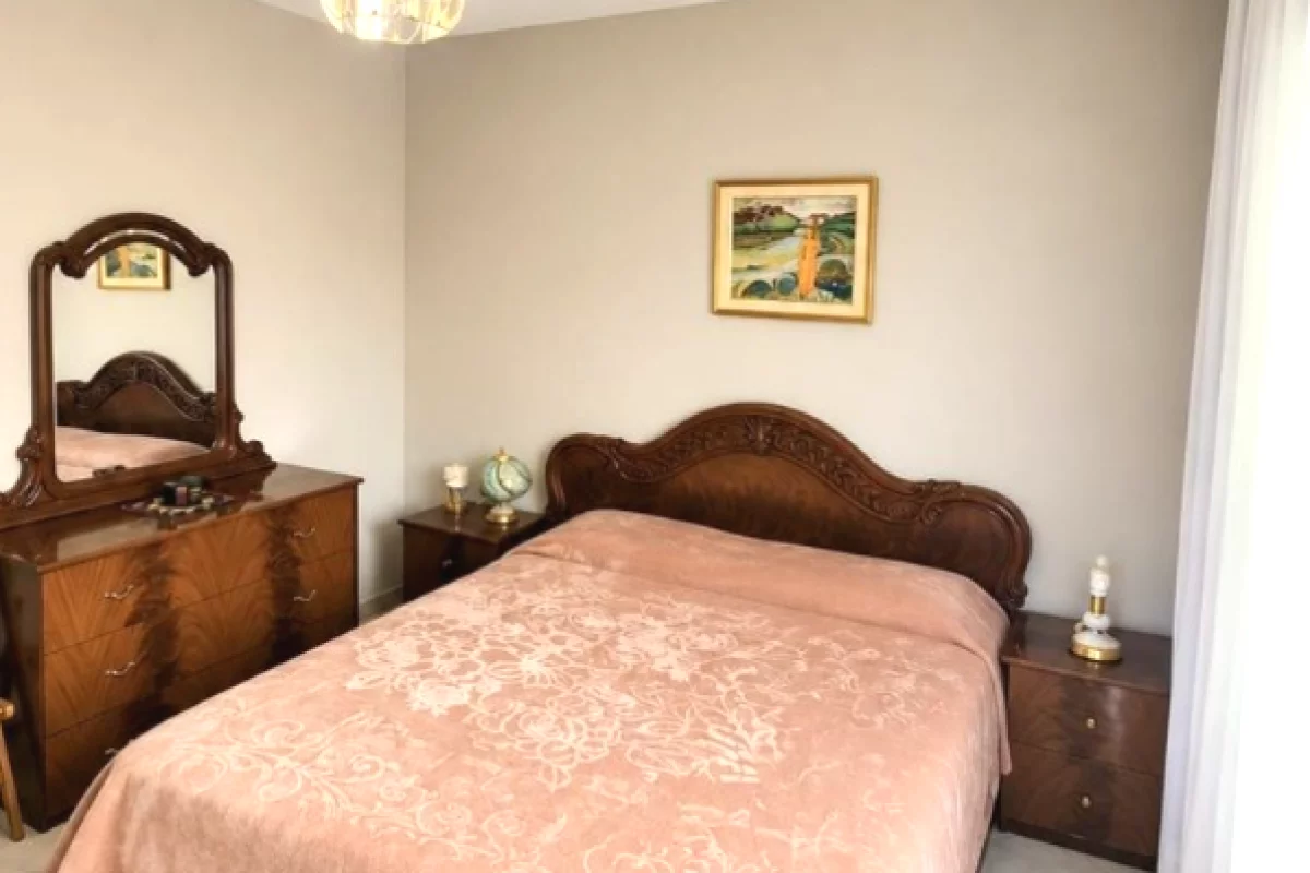 Shtepi me qera Apartament ne Tirane, 3+1, Mobilimi E mobiluar, Pagesa 650  Euro.