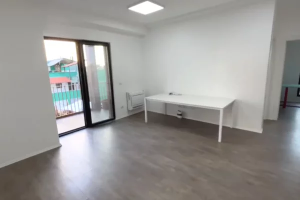 Ambient biznesi me qera 3+1 ne Tirane - 103 Euro