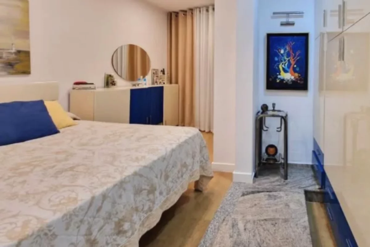 Shtepi ne shitje Apartament ne Tirane, 2+1, Mobilimi E mobiluar, Pagesa 350,000  Euro.