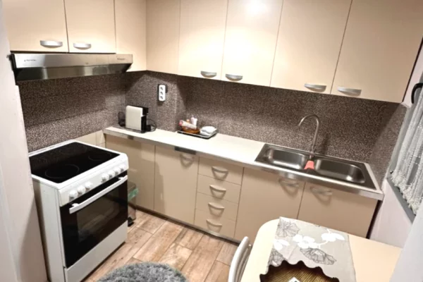 Shtepi me qera 1+1 ne Tirane - 680 Euro