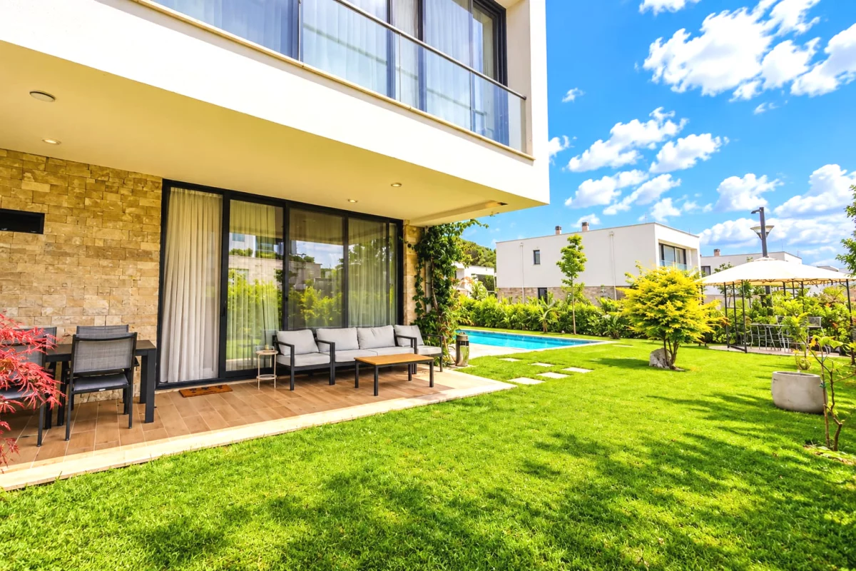 Shtepi ne shitje Vila Luksoze ne Durres, 3+1, Mobilimi E mobiluar, Pagesa 950,000  Euro.